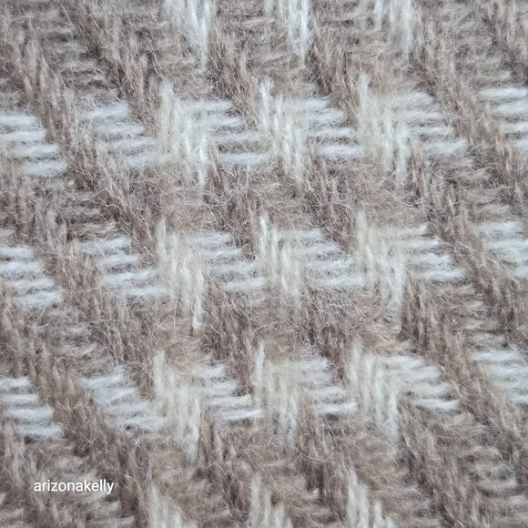 NWOT Cashmere Houndstooth Square Scarf Tan White Large - Picture 2 of 14
